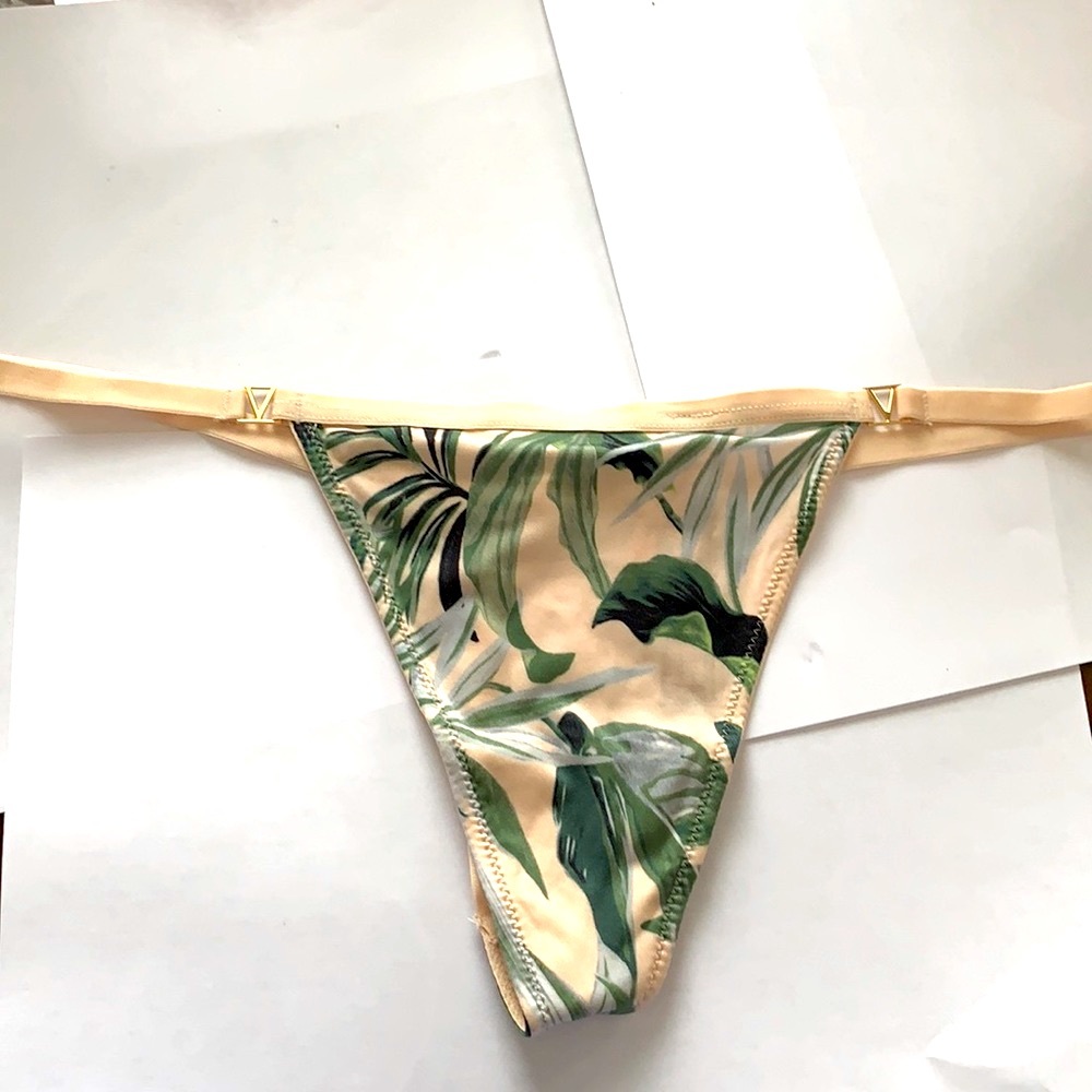 Victoria secret thong /V string - Picture 2 of 7